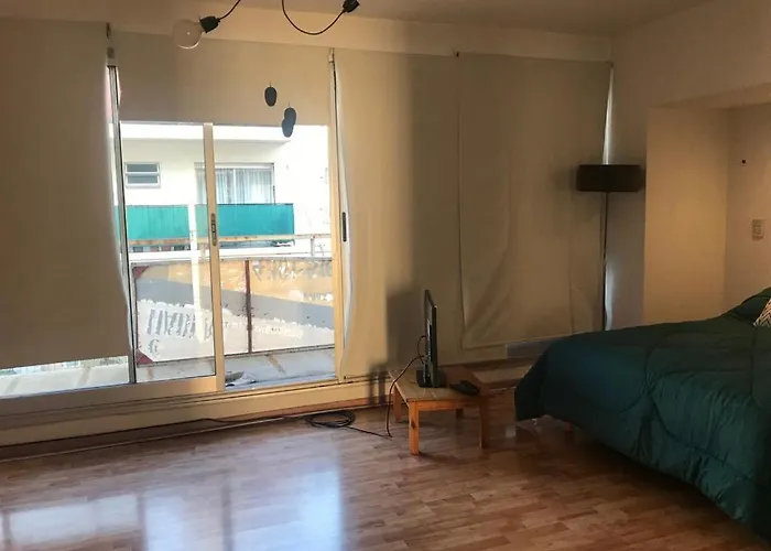 Amplio Ambiente Y Medio Luminoso C Pileta En El Edificio Para 4 Personas Con Cama Doble Y Un Sillon Cama Tambien Doble