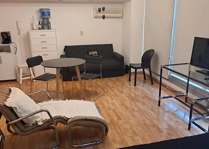Amplio Ambiente Y Medio Luminoso C Pileta En El Edificio Para 4 Personas Con Cama Doble Y Un Sillon Cama Tambien Doble