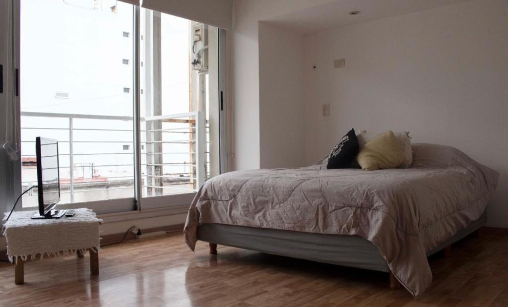Amplio Ambiente Y Medio Luminoso C Pileta En El Edificio 4 Personas Con Cama Doble Y Un Sillon Cama Tambien Doble