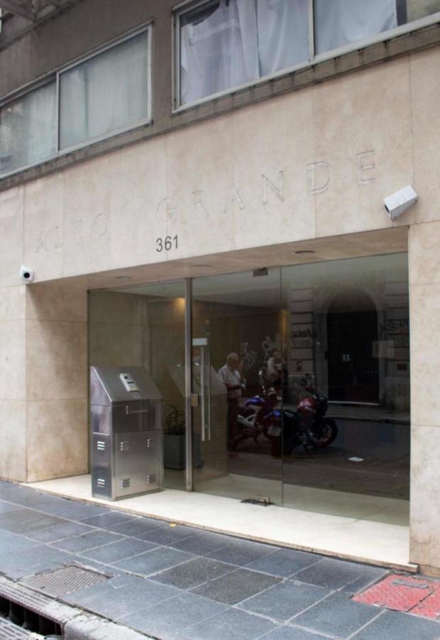 Amplio Ambiente Y Medio Luminoso C Pileta En El Edificio 4 Personas Con Cama Doble Y Un Sillon Cama Tambien Doble * Buenos Aires
