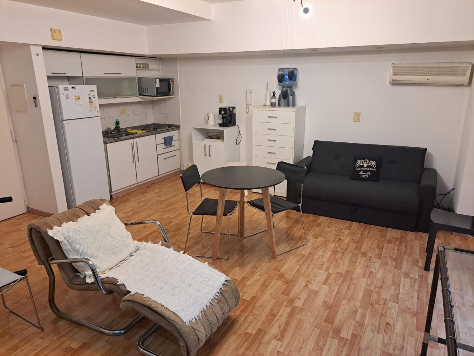 Amplio Ambiente Y Medio Luminoso C Pileta En El Edificio 4 Personas Con Cama Doble Y Un Sillon Cama Tambien Doble Apartamento Buenos Aires